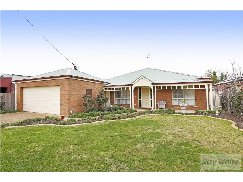 34 Cameron Crescent, Lara VIC 3212