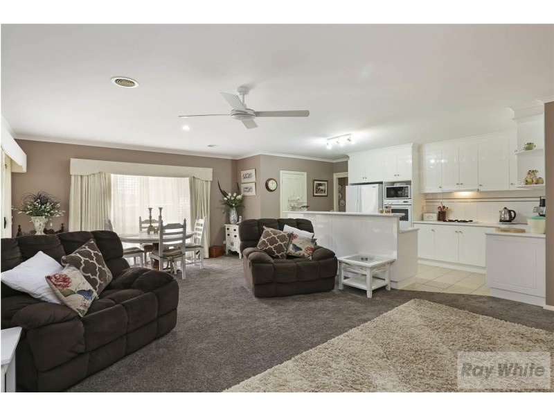 34 Cameron Crescent, Lara VIC 3212