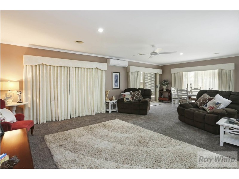 34 Cameron Crescent, Lara VIC 3212