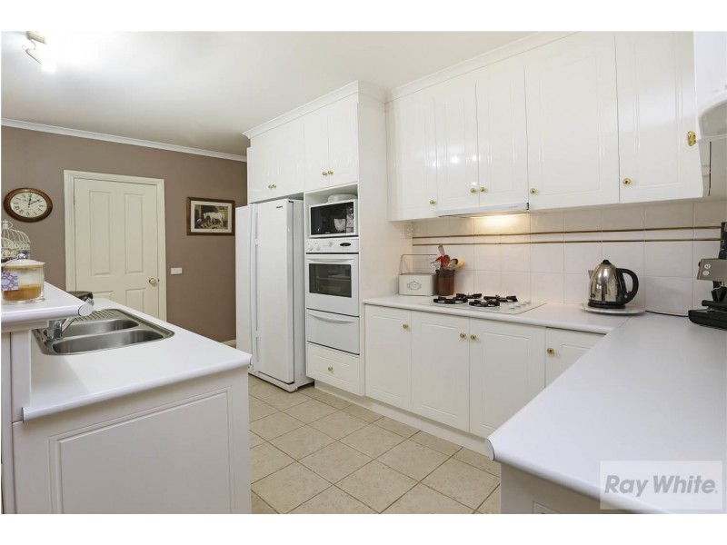 34 Cameron Crescent, Lara VIC 3212