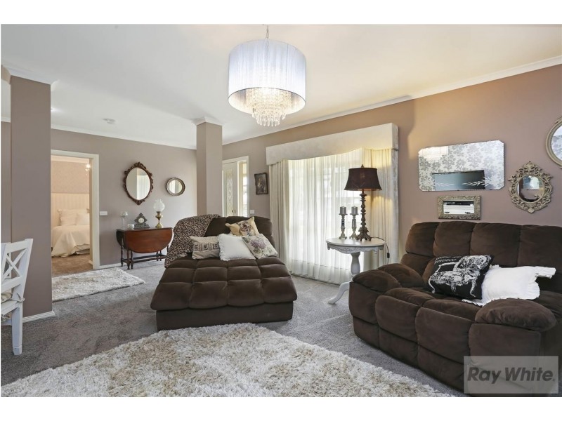 34 Cameron Crescent, Lara VIC 3212