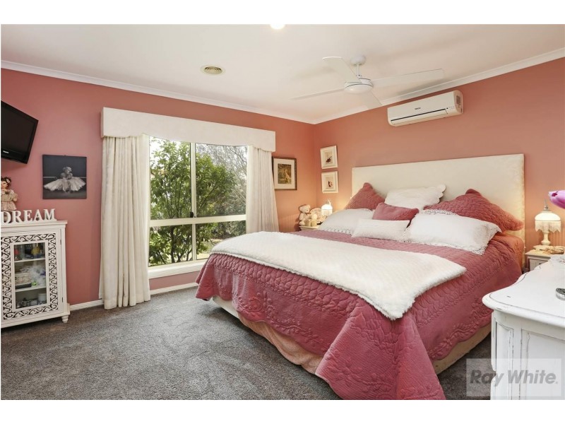 34 Cameron Crescent, Lara VIC 3212