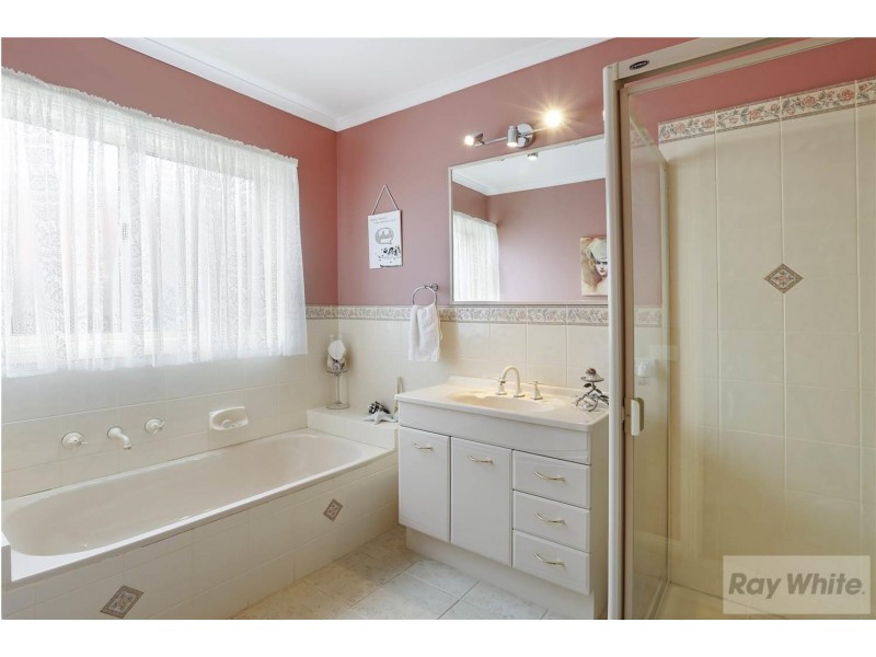 34 Cameron Crescent, Lara VIC 3212