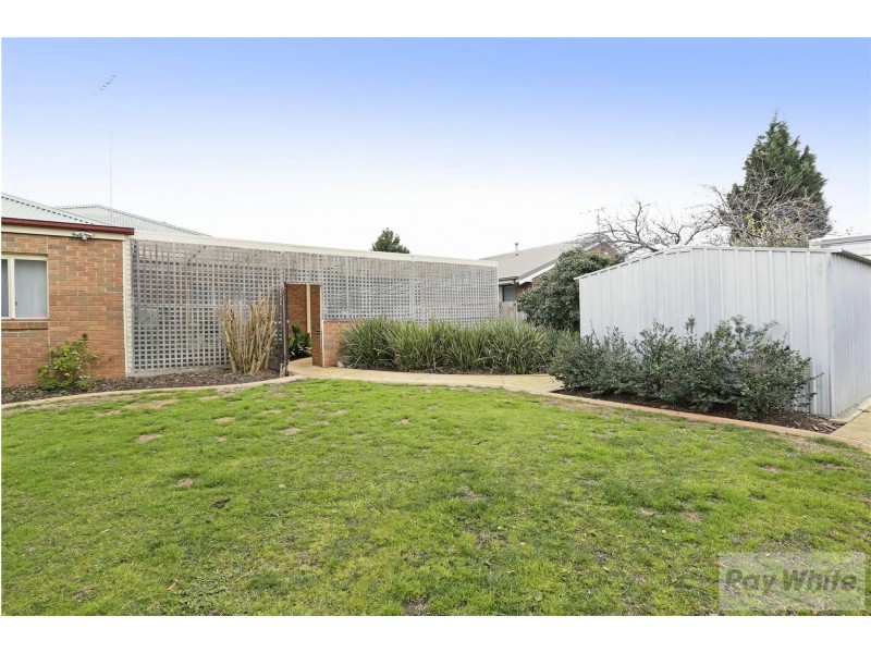 34 Cameron Crescent, Lara VIC 3212