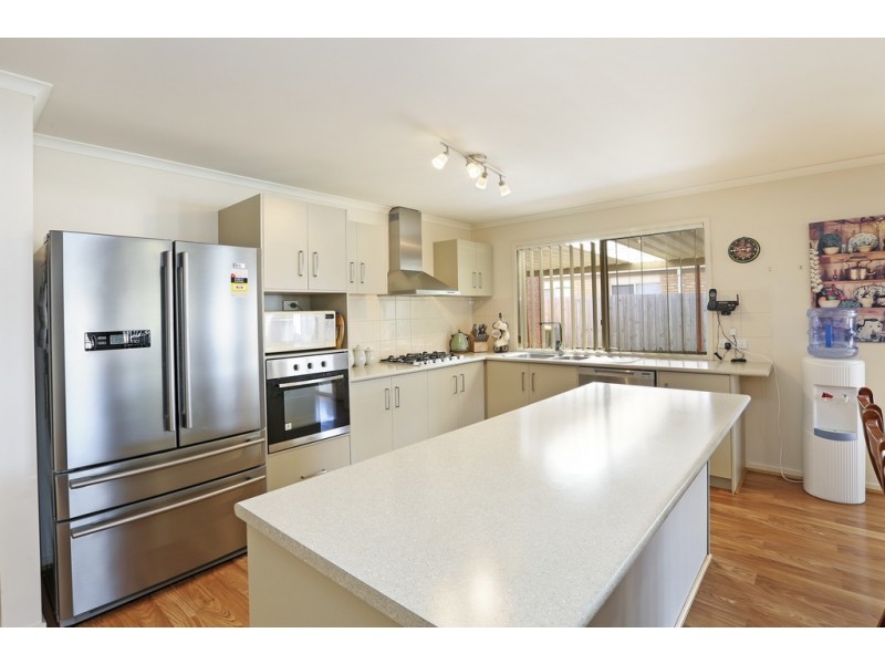 8 Petrea Close, Corio VIC 3214