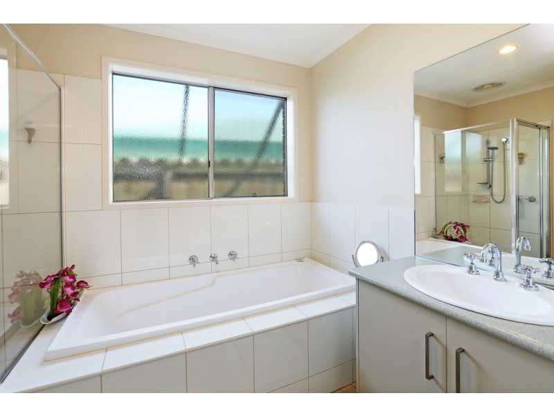 8 Petrea Close, Corio VIC 3214