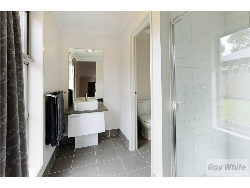 2/47 Forest Road South, Lara VIC 3212