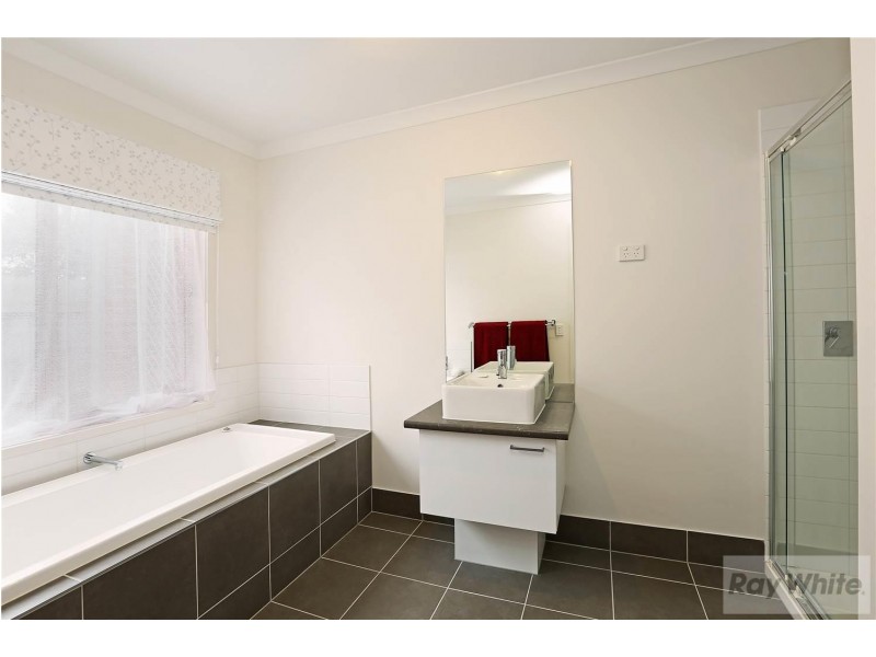 2/47 Forest Road South, Lara VIC 3212