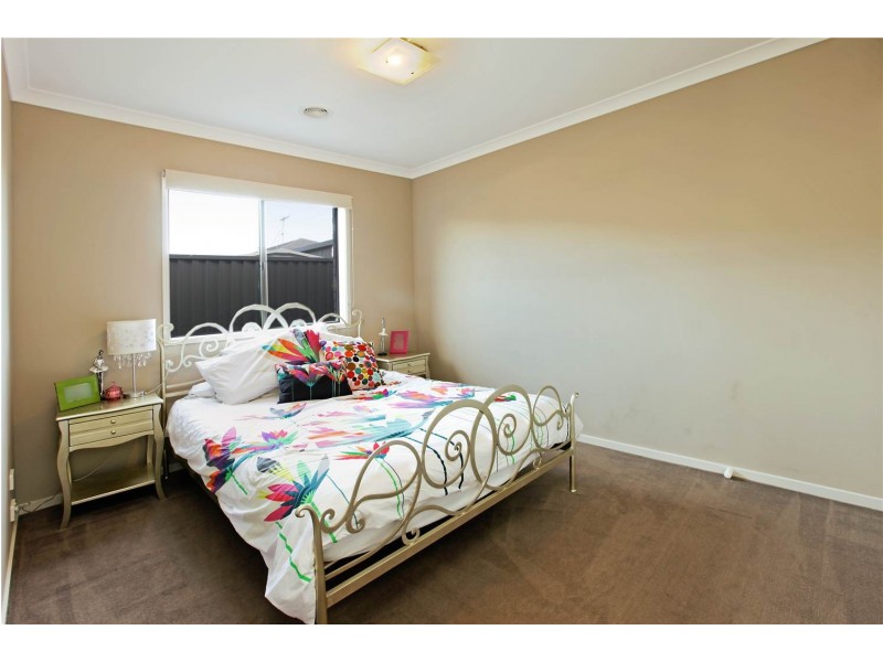 19 Moorhen Drive, Lara VIC 3212