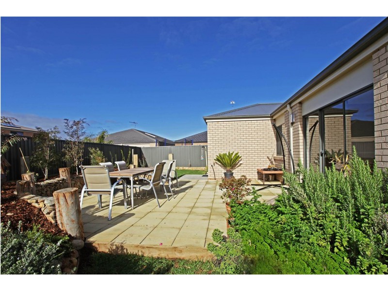 19 Moorhen Drive, Lara VIC 3212