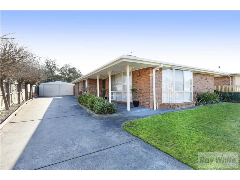 41 Cameron Crescent, Lara VIC 3212