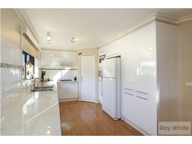 41 Cameron Crescent, Lara VIC 3212