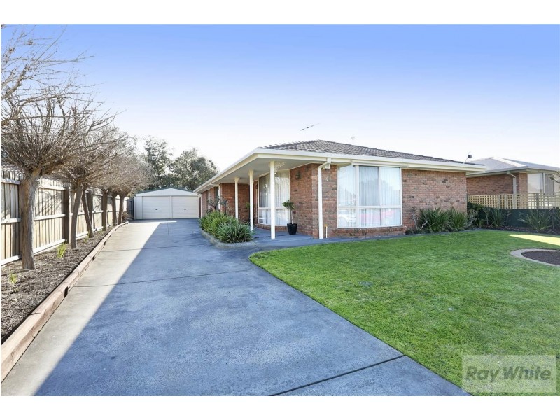 41 Cameron Crescent, Lara VIC 3212