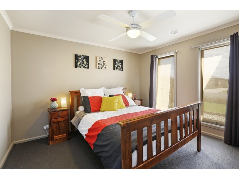 8 Achillea Close, Corio VIC 3214