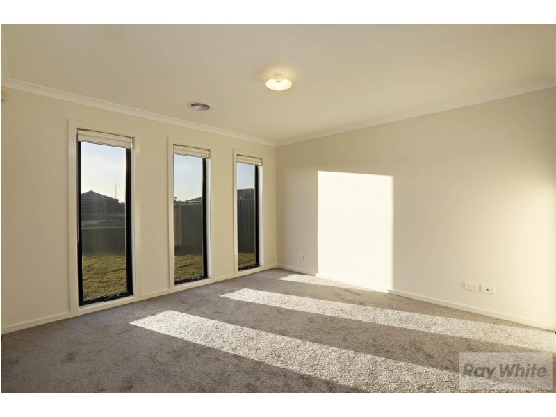 8 Jabiru Court, Lara VIC 3212