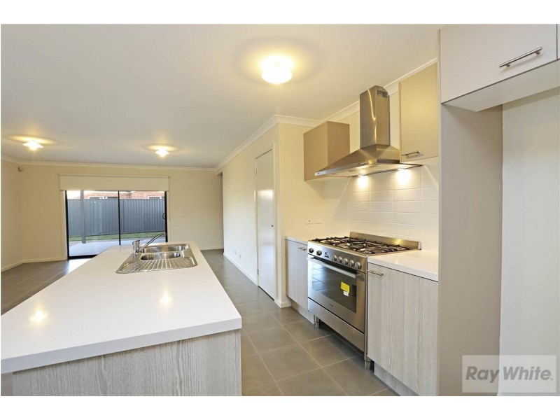 8 Jabiru Court, Lara VIC 3212