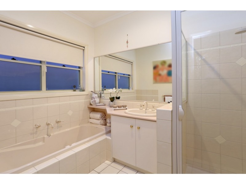 31 Lakeside Boulevard, Lara VIC 3212