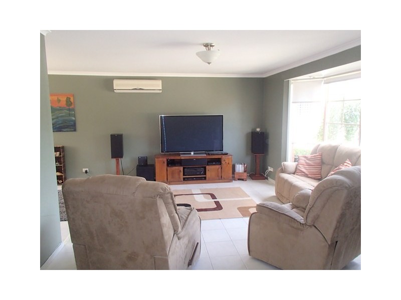 2 Newcomen Court, Lara VIC 3212
