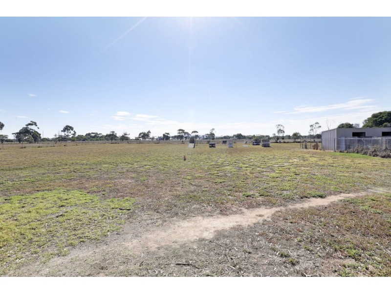 30 Coonawarra Drive, Lara VIC 3212