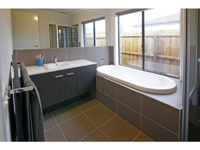3 Prismatic Place, Leopold VIC 3224