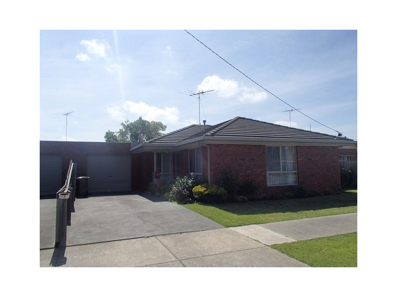 2/7 Coleraine Crescent, Corio VIC 3214