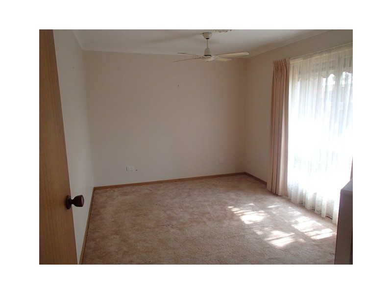 2/7 Coleraine Crescent, Corio VIC 3214