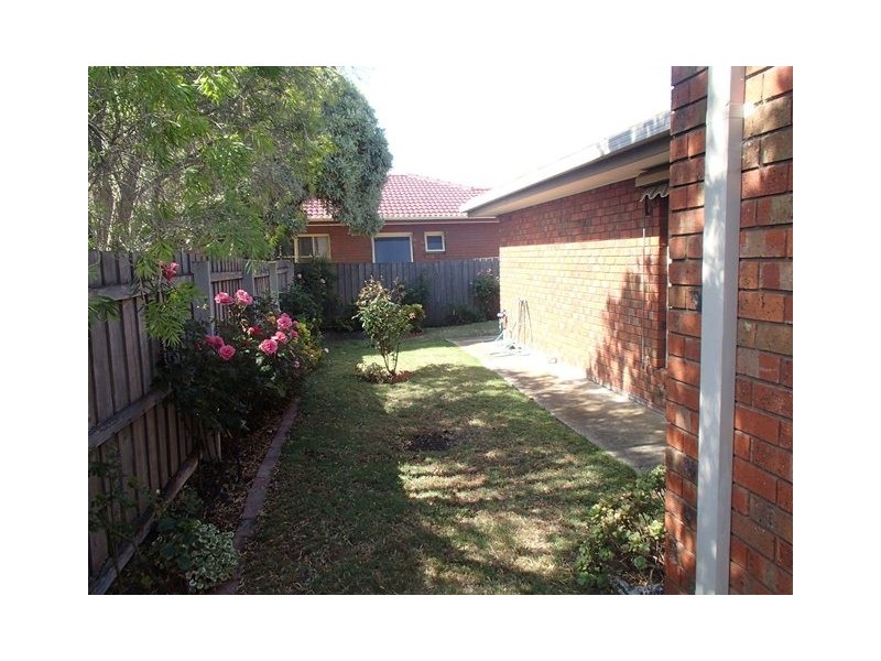 2/7 Coleraine Crescent, Corio VIC 3214