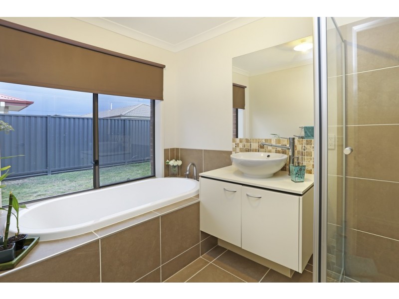 27 Barnong Way, Lara VIC 3212