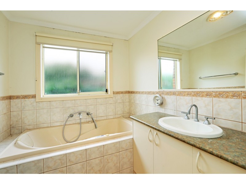 3 Marconi Place, Lara VIC 3212