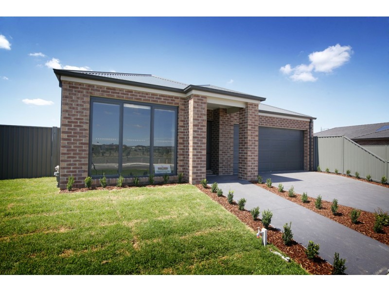 94B Eastlakes Boulevard, Lara VIC 3212