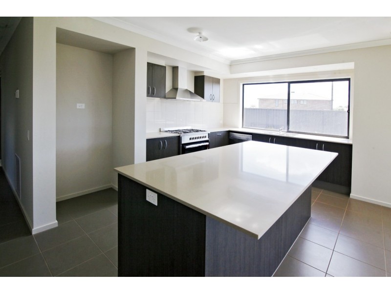 94B Eastlakes Boulevard, Lara VIC 3212