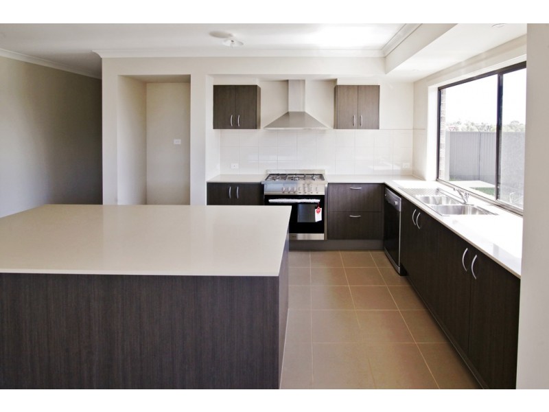 94B Eastlakes Boulevard, Lara VIC 3212