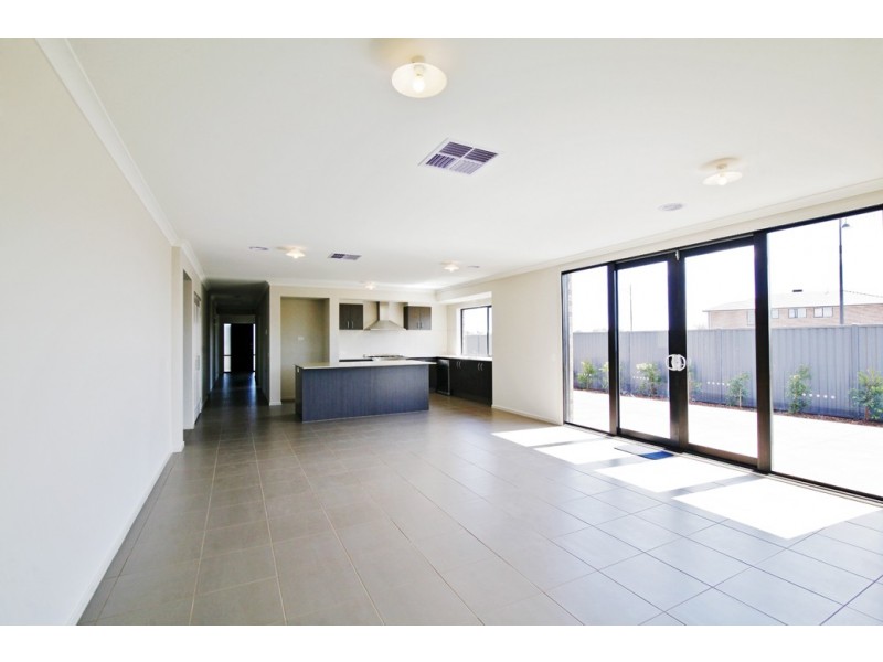 94B Eastlakes Boulevard, Lara VIC 3212