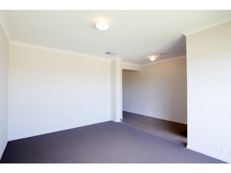 94B Eastlakes Boulevard, Lara VIC 3212