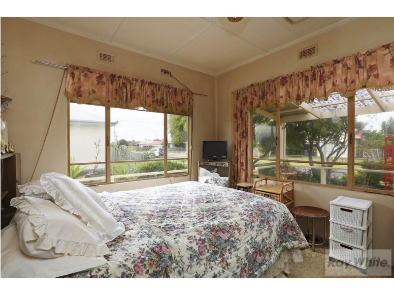 17 Brooks Street, Norlane VIC 3214