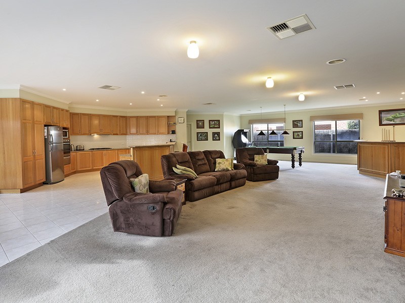 83 Country Gardens Drive, Lara VIC 3212