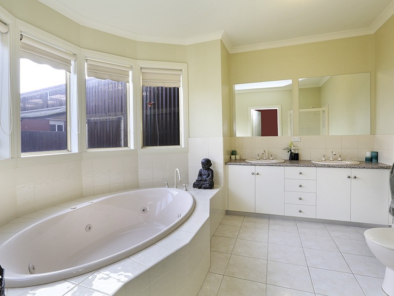 83 Country Gardens Drive, Lara VIC 3212