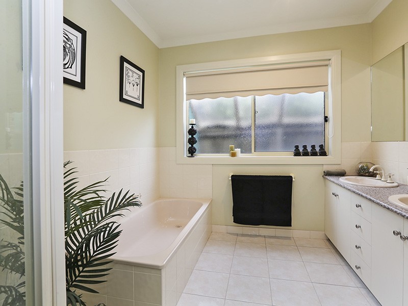 83 Country Gardens Drive, Lara VIC 3212