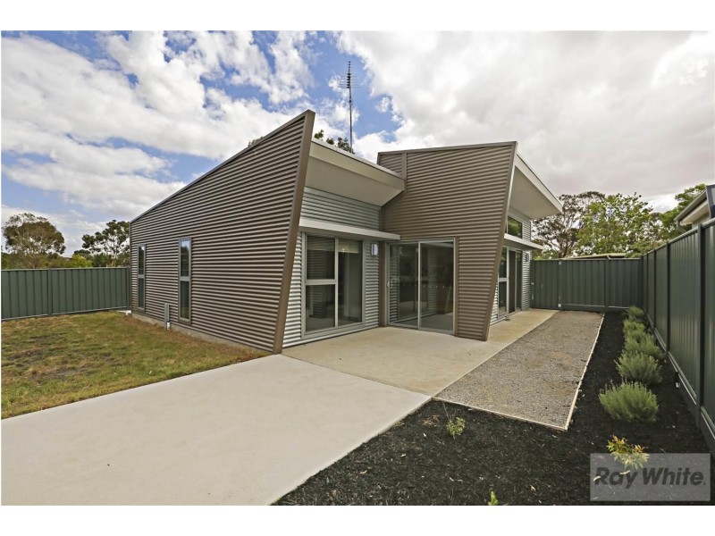 Unit 3/90 Station Lake Road, Lara VIC 3212