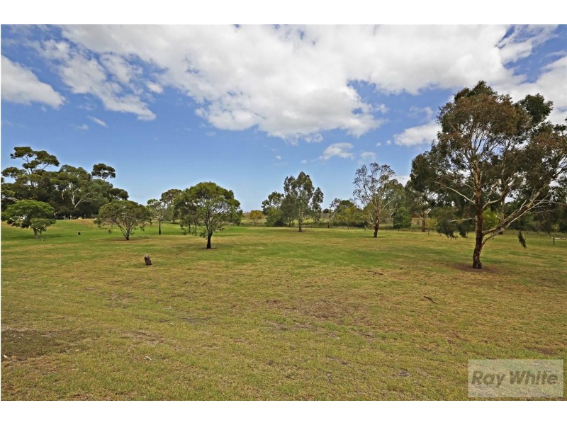 Unit 3/90 Station Lake Road, Lara VIC 3212