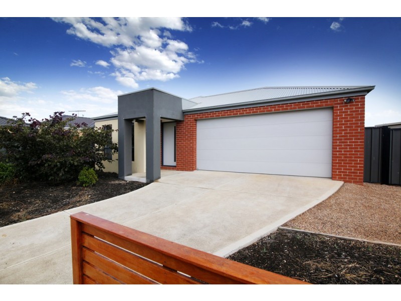 13 Raymond George Place, Lara VIC 3212
