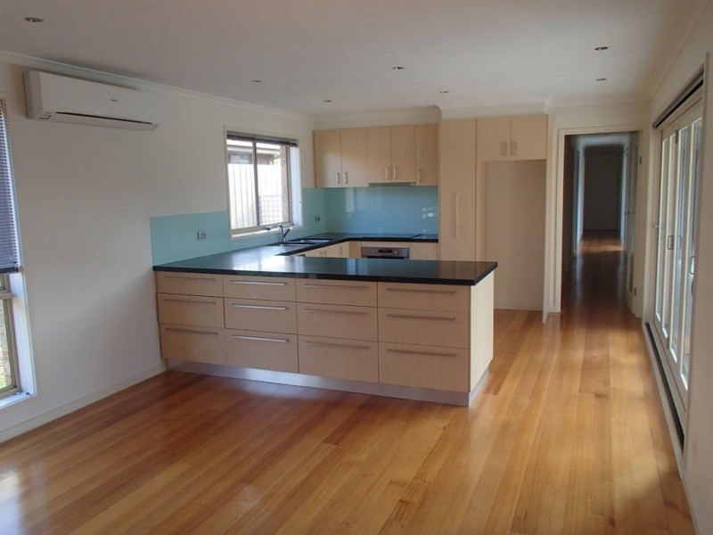 13 Brunel Close, Lara VIC 3212