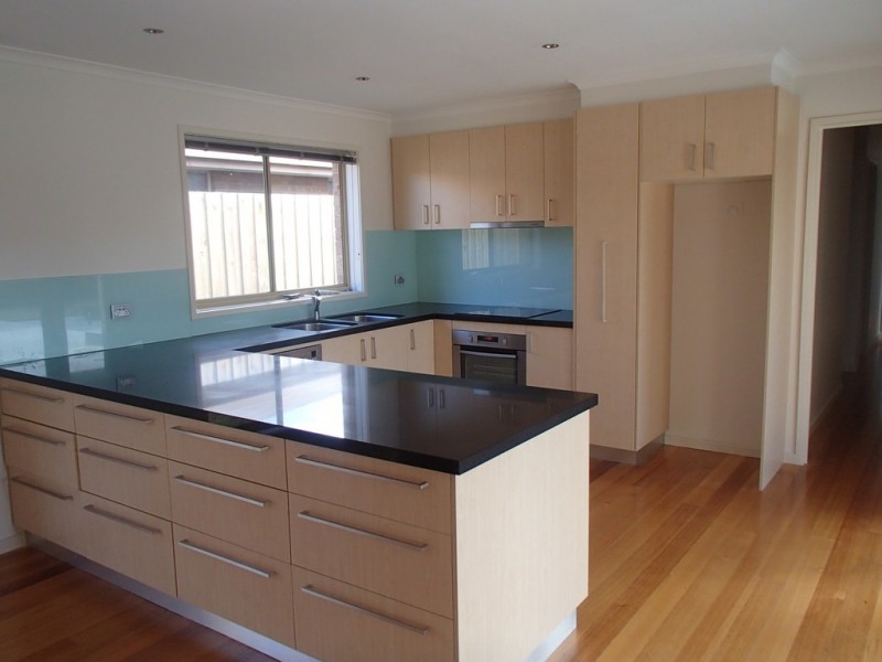 13 Brunel Close, Lara VIC 3212