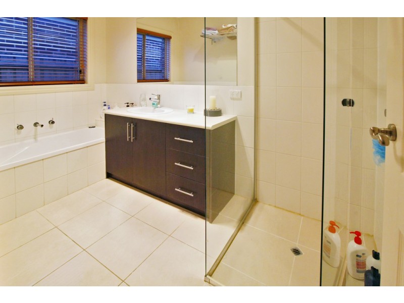 8 Wheat Court, Lara VIC 3212