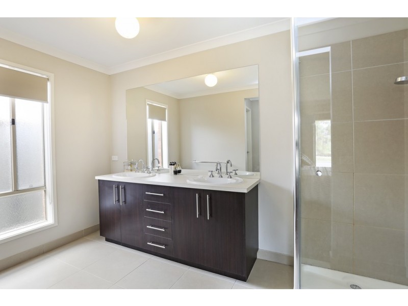 25 Mathieson Place, Lara VIC 3212