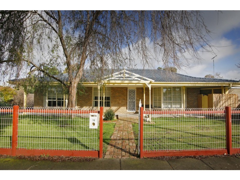 18 Oberon Drive, Belmont VIC 3216