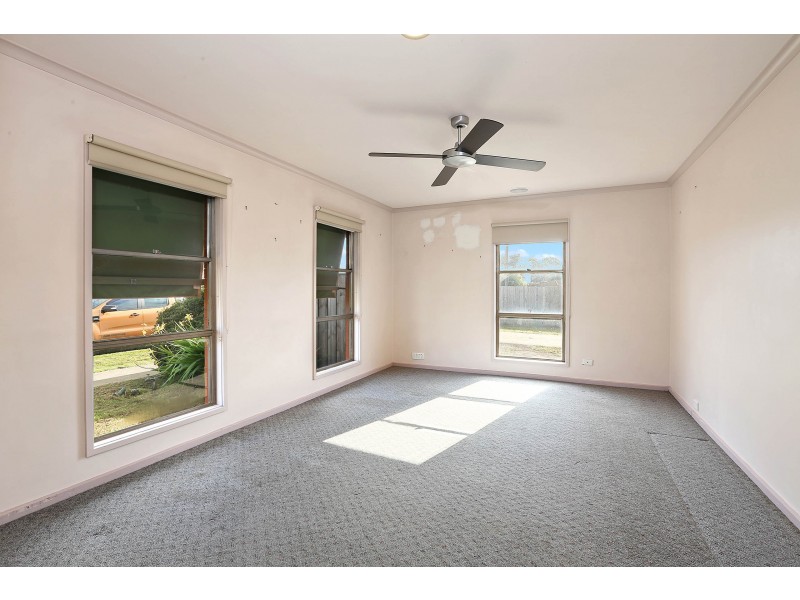 2 Fairbairn Drive, Corio VIC 3214