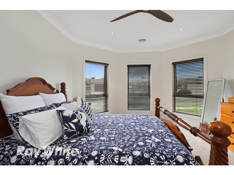 18 Raymond George Place, Lara VIC 3212