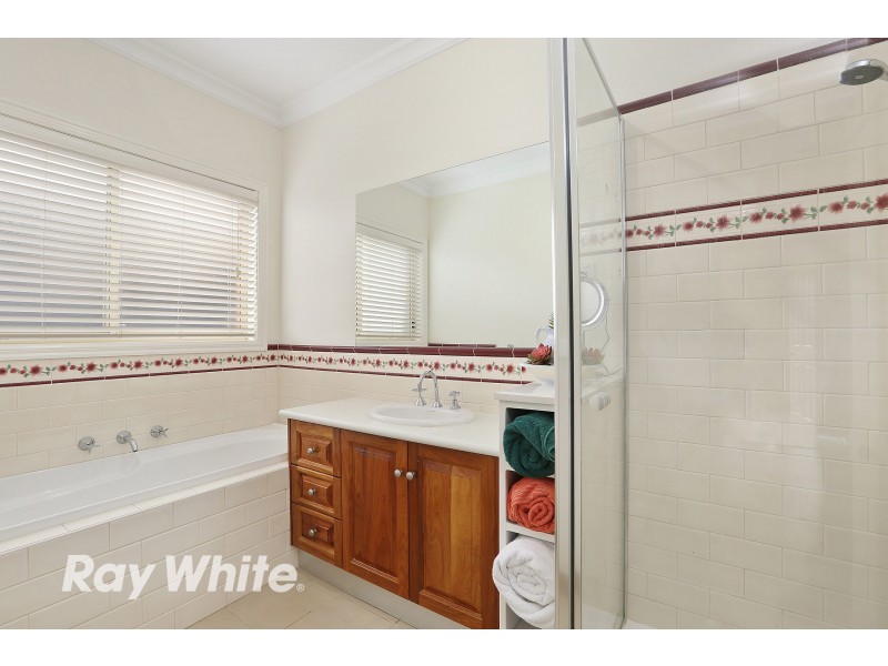 18 Raymond George Place, Lara VIC 3212