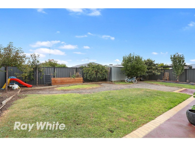 18 Raymond George Place, Lara VIC 3212